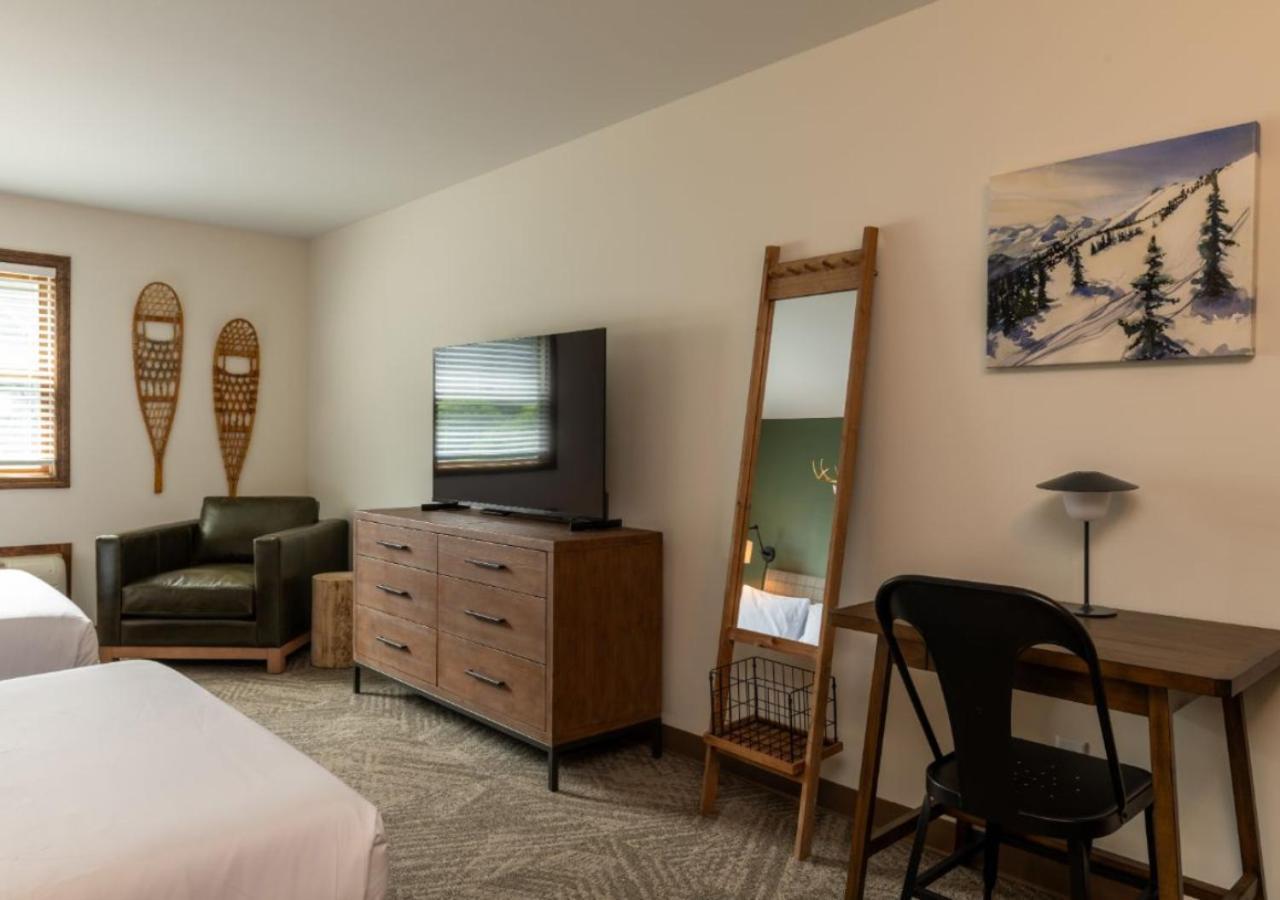 Lodge At Schroon Lake Exterior photo